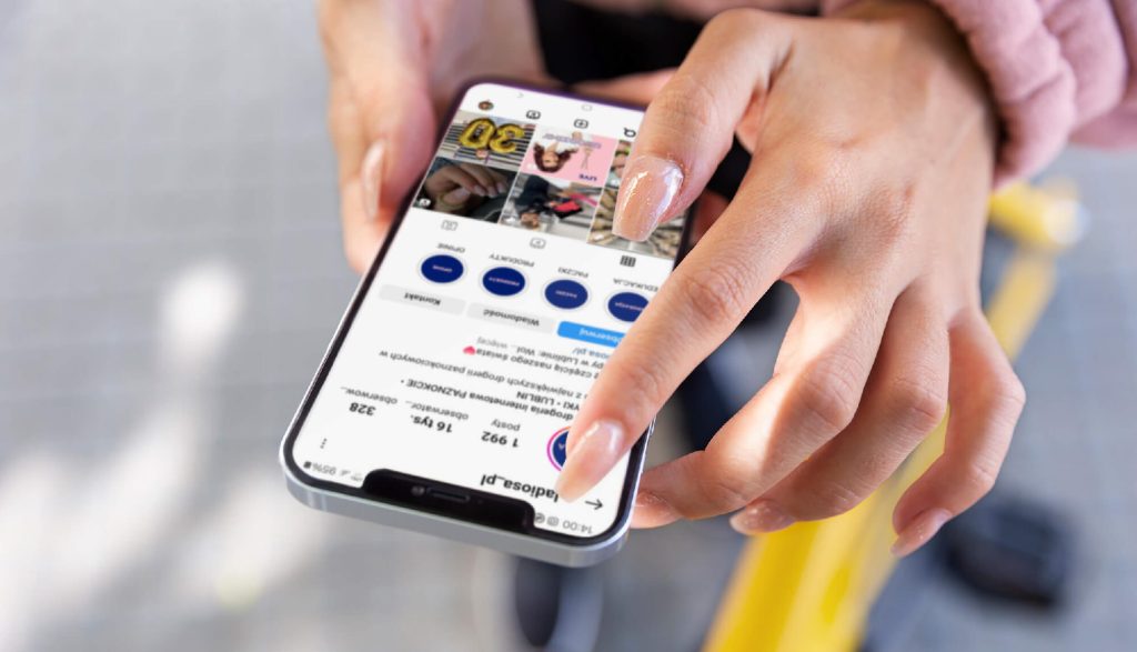 Wizualizacja instagrama marki LaDiosa na telefonie